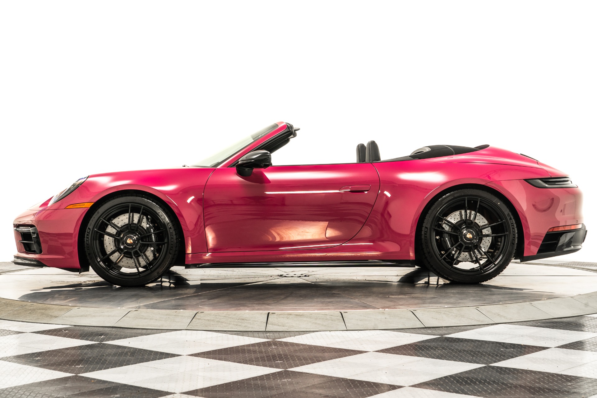 Porsche 911 Carrera 4 GTS cabriolet 2022 - Prix, nouveautés, spécifications, photos, évaluation et essais | RPM