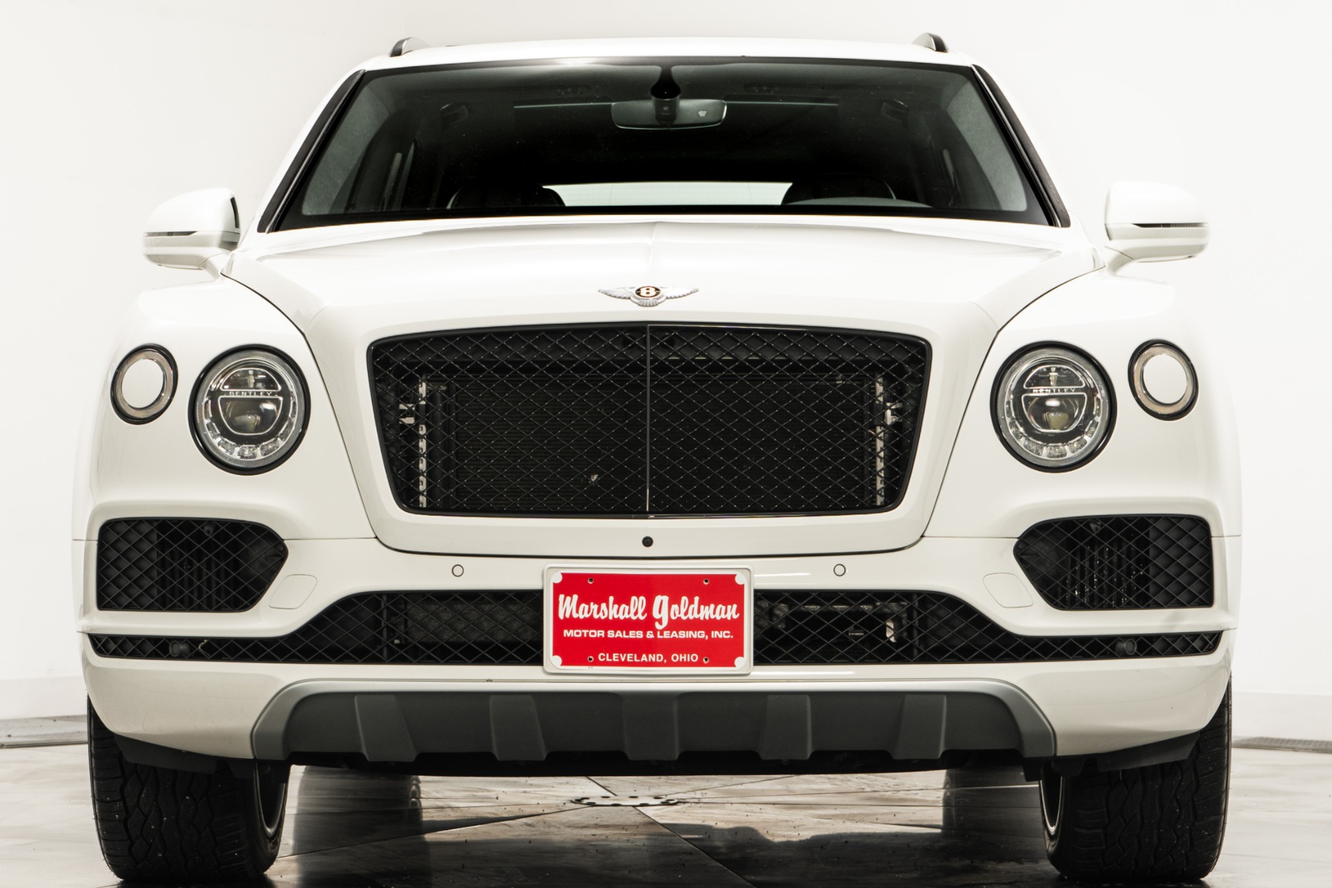 Used 2019 Bentley Bentayga V8 in Glacier White For Sale (Sold