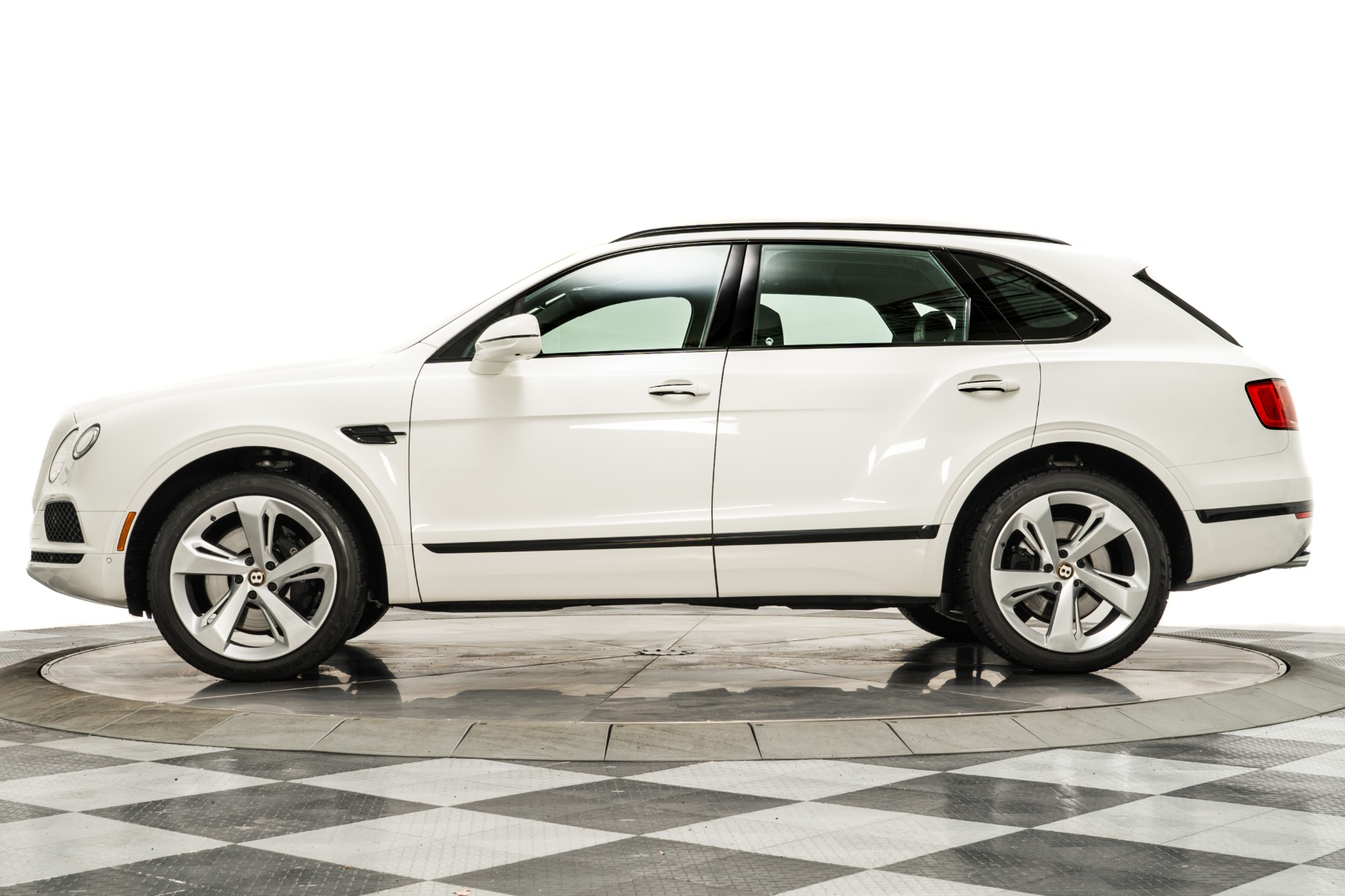 Used 2019 Bentley Bentayga V8 in Glacier White For Sale (Sold
