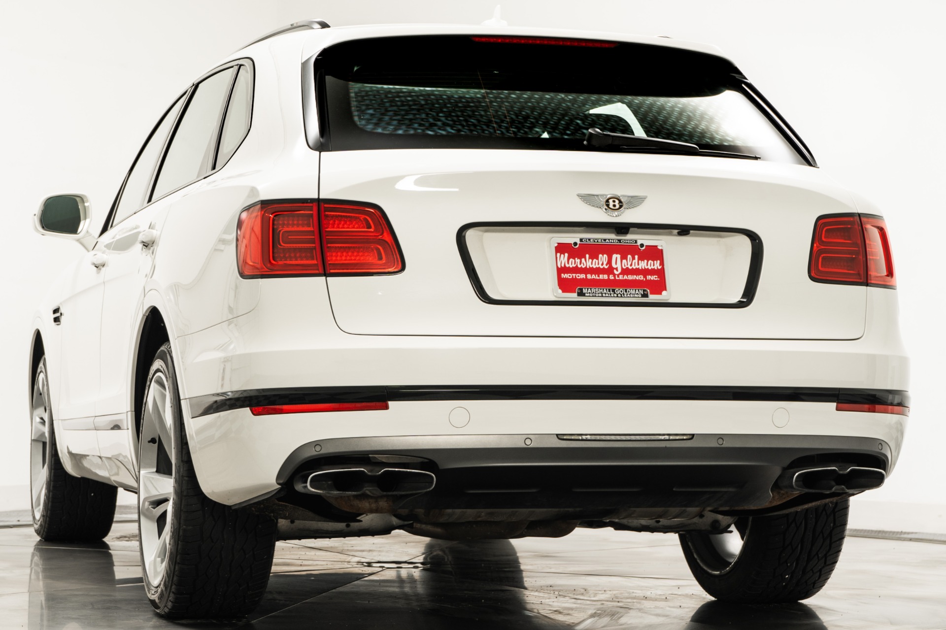 Used 2019 Bentley Bentayga V8 in Glacier White For Sale (Sold