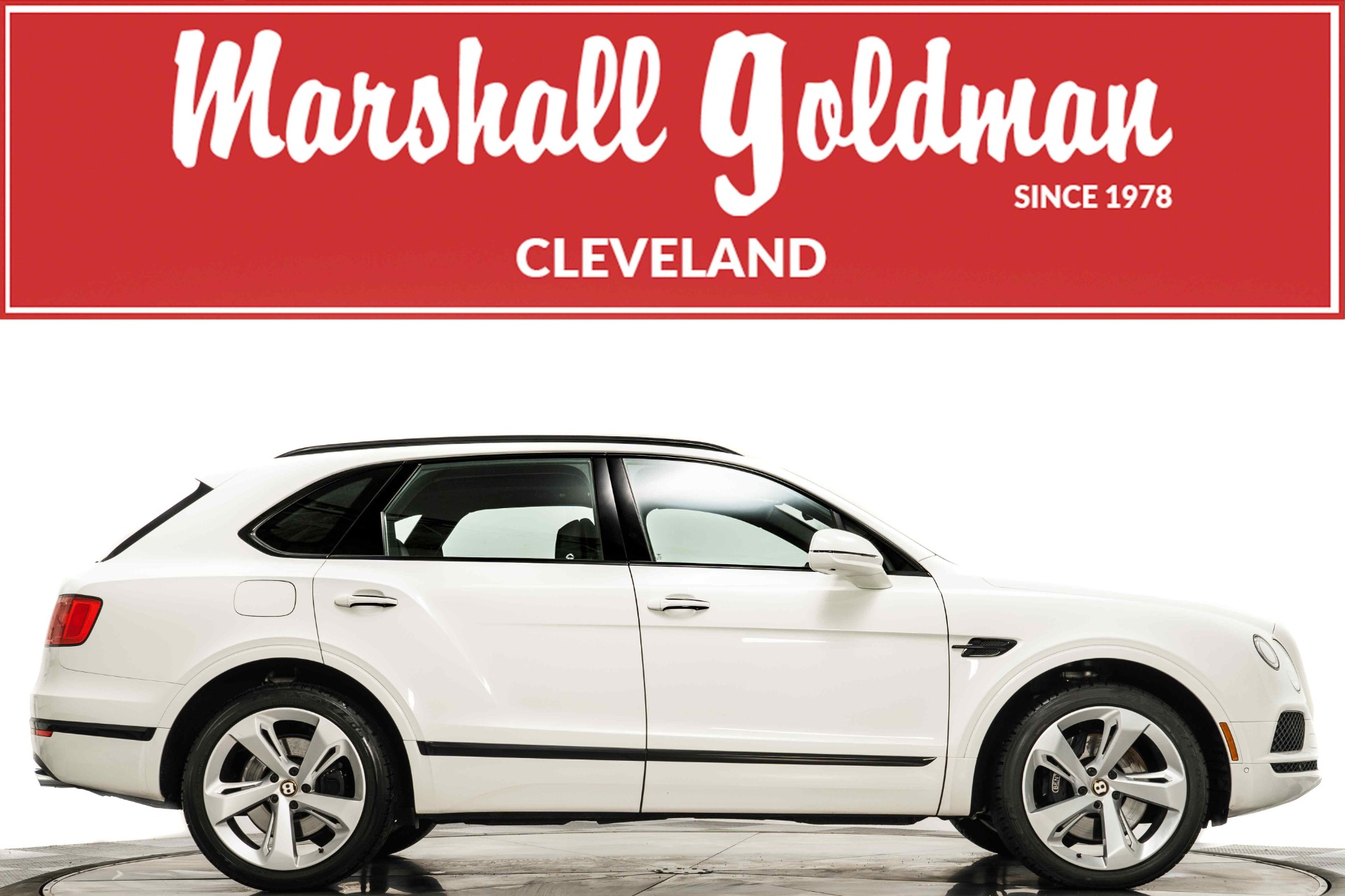 Used 2019 Bentley Bentayga V8 in Glacier White For Sale (Sold