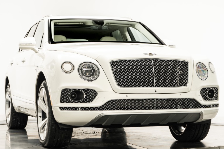 美品！　Bentl supermatic White size:L Used 2019 Bentley Bentayga V8 in Ghost White For Sale (Sold