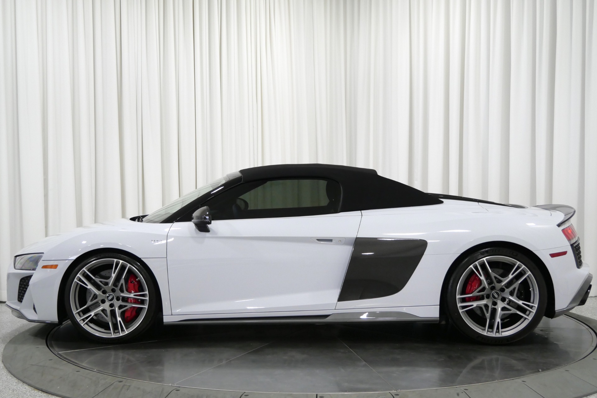 White Out R8 White Audi R8 Spyder