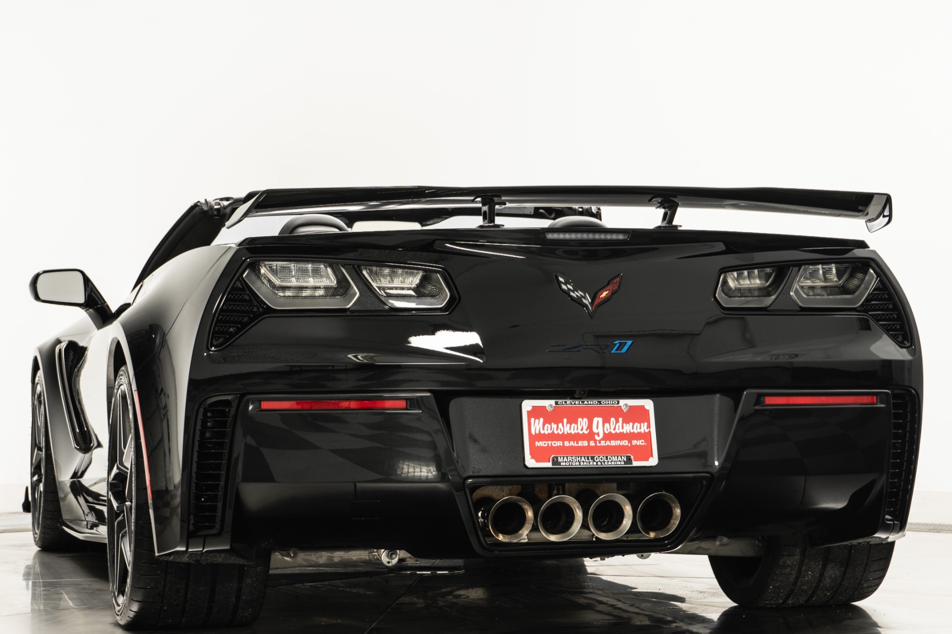 クローゼット Used 2019 Chevrolet Corvette ZR1 3ZR Convertible in Black For Sale