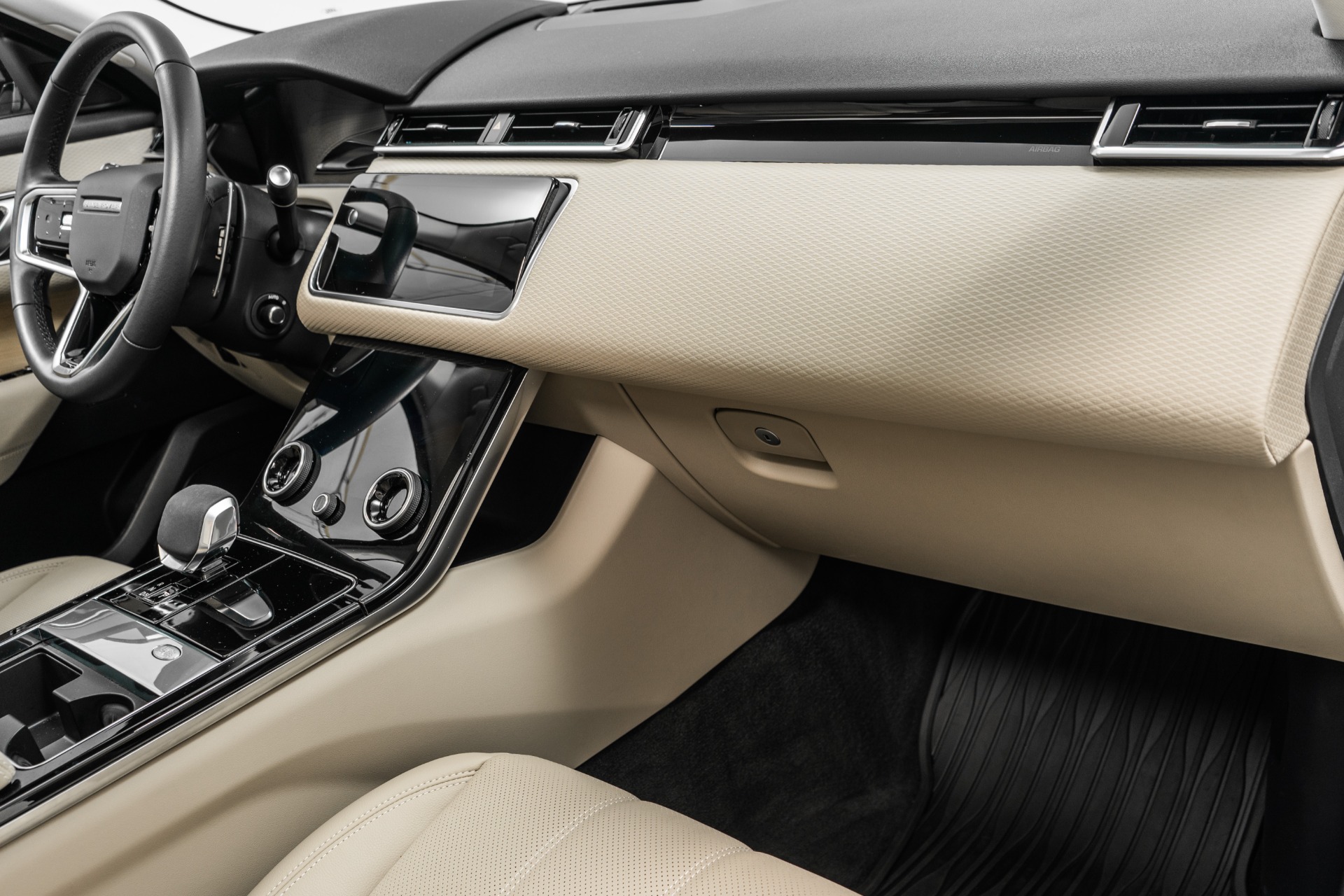 Range Rover Velar Dynamic SE P400e review: more battery