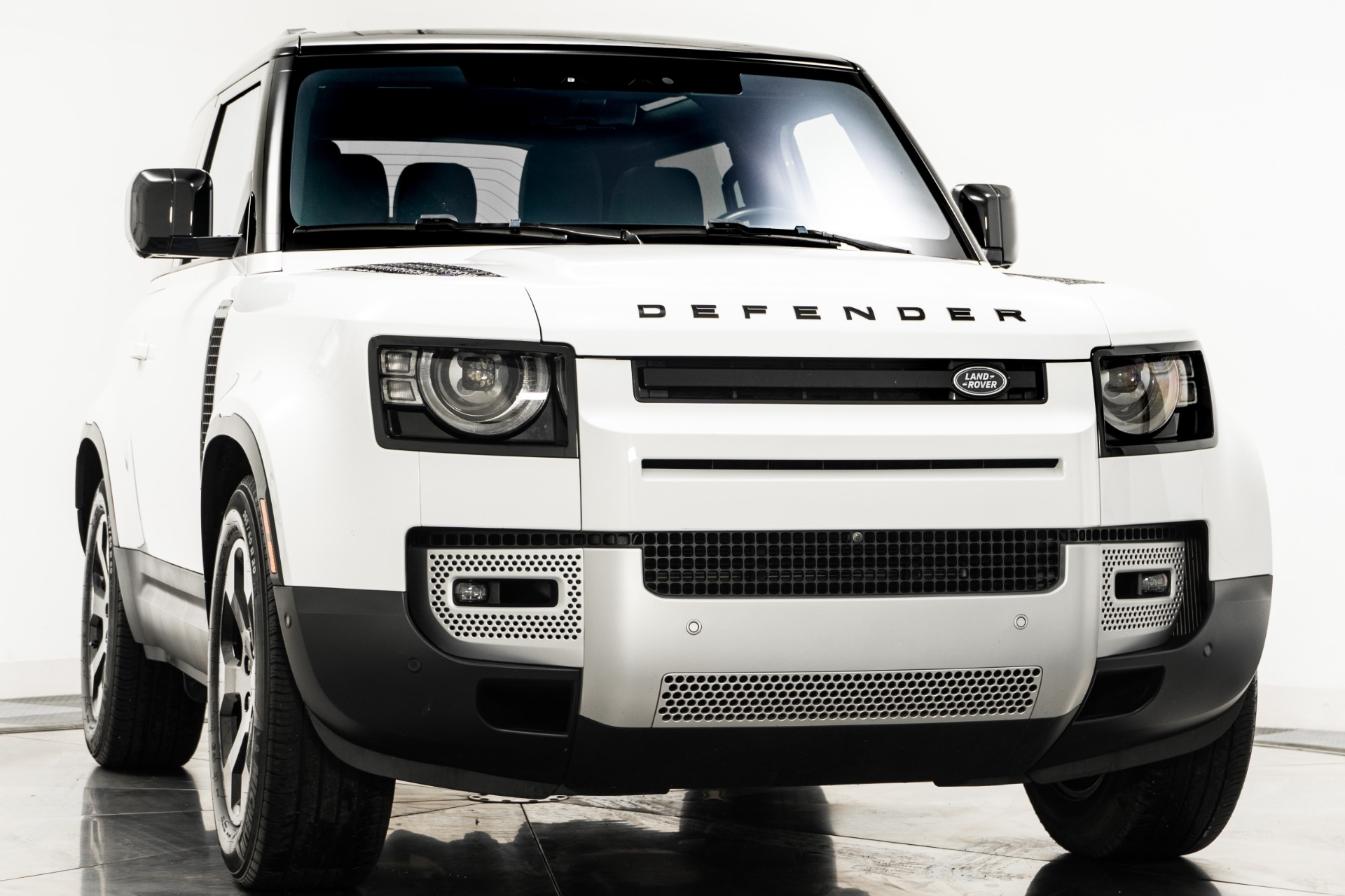 Used 2022 Land Rover Defender 90 S in Fuji White For Sale (Sold