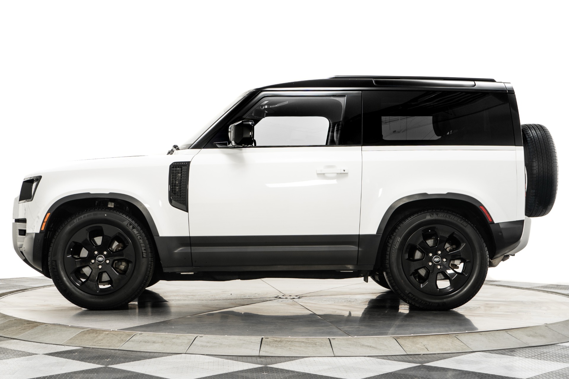 Used 2022 Land Rover Defender 90 S in Fuji White For Sale (Sold