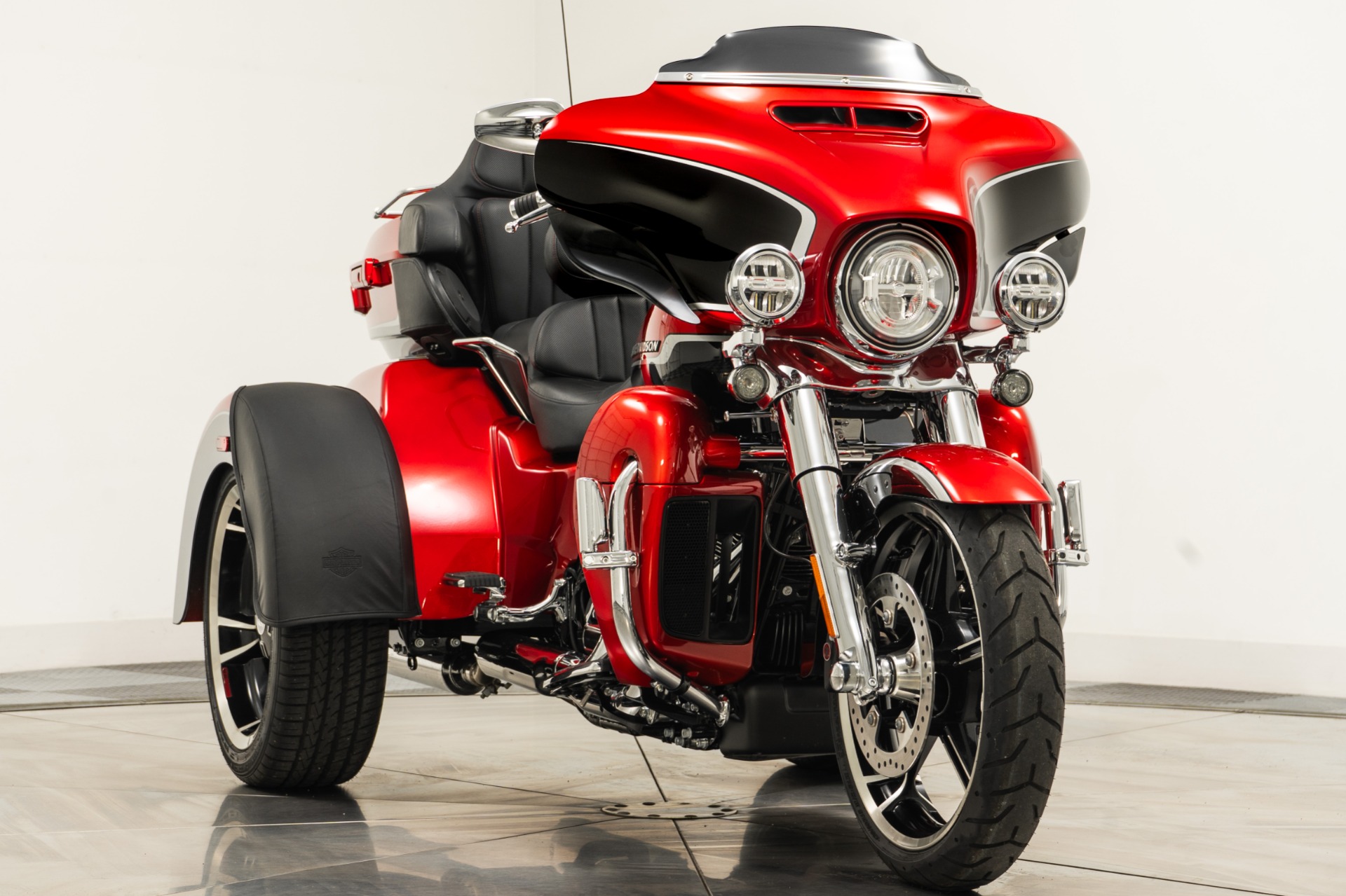Used 2021 Harley-Davidson CVO Tri-Glide in Sunset Orange and Black
