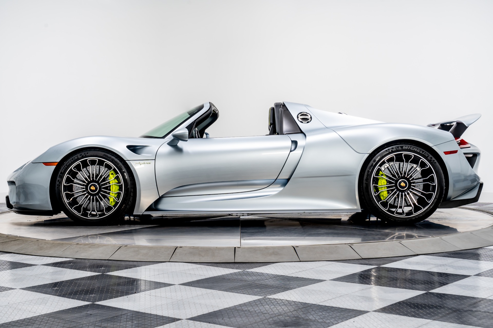 Used 2015 Porsche 918 Spyder Base in Liquid Metal Chrome Blue For