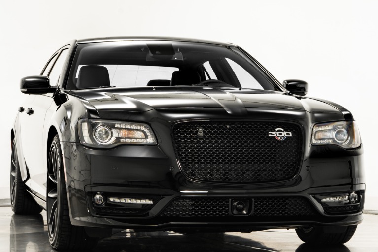 Chrysler 300C Hemi 、M5、3シリーズ Used 2023 Chrysler 300 C in Gloss Black For Sale (Sold