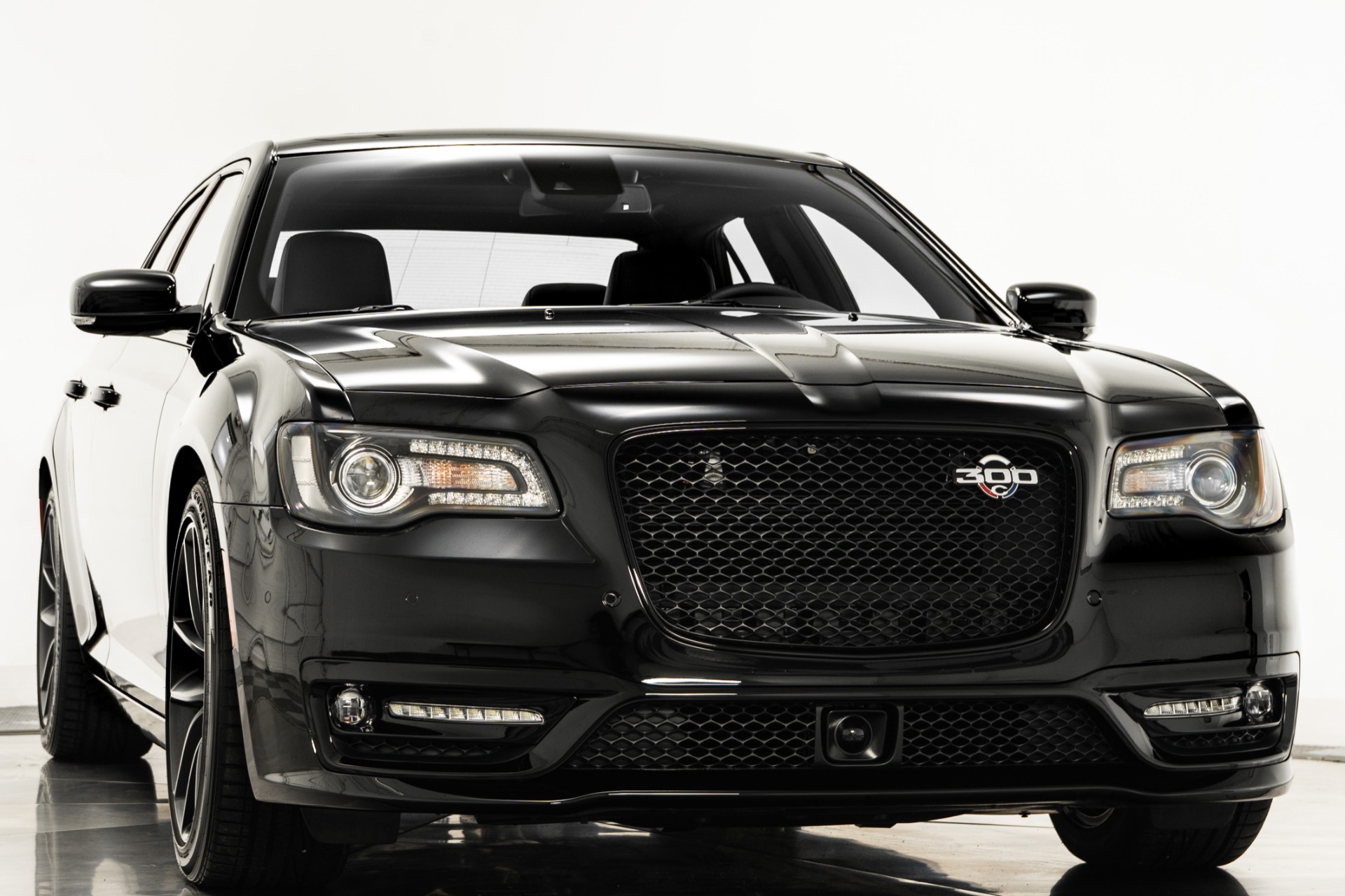 Chrysler 300C Hemi 、M5、3シリーズ 2009 Chrysler 300C Specs, Dimensions & Colors | Cars.com