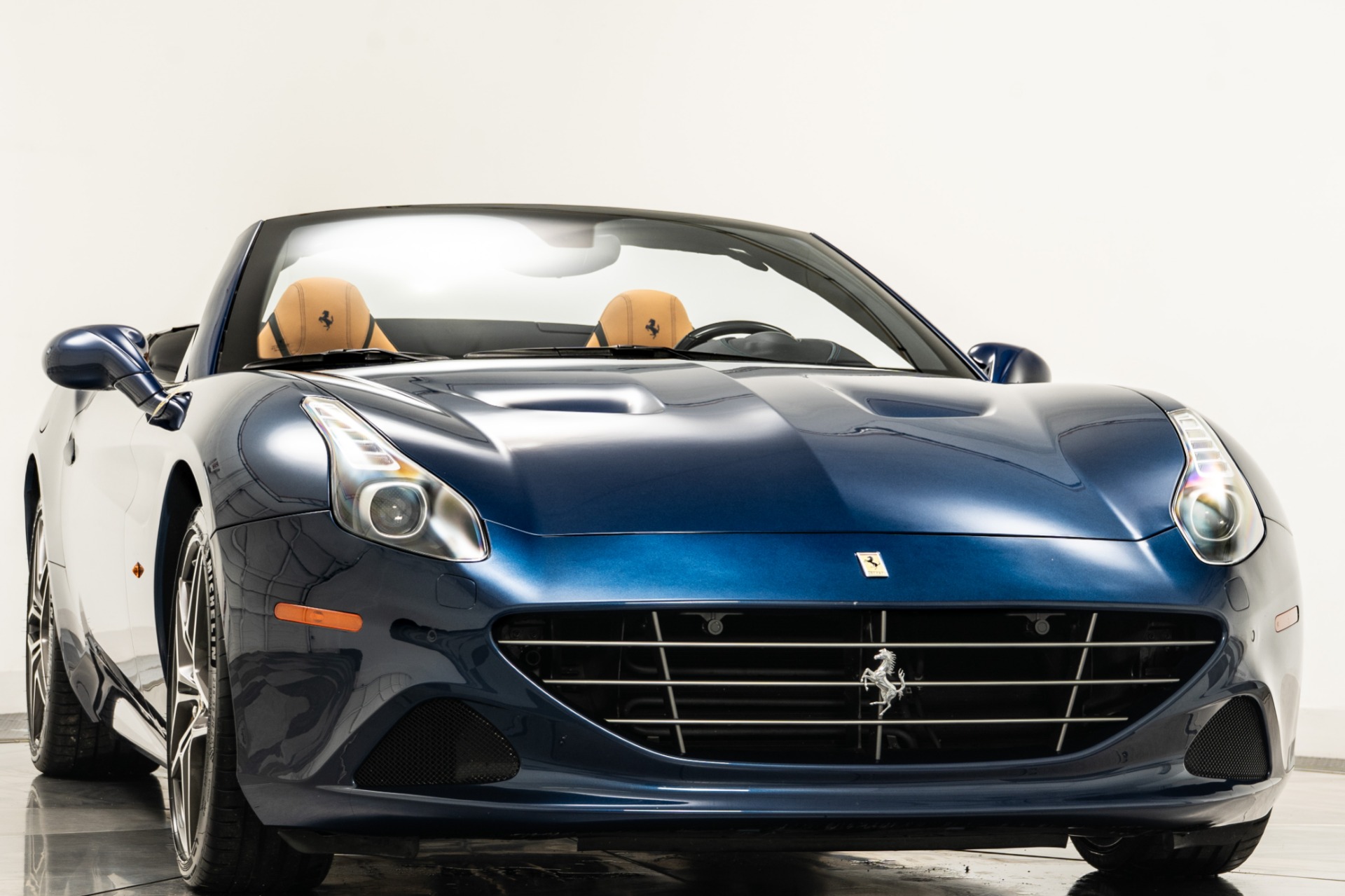 Used 2017 Ferrari California T Handling Speciale in Blu Tour