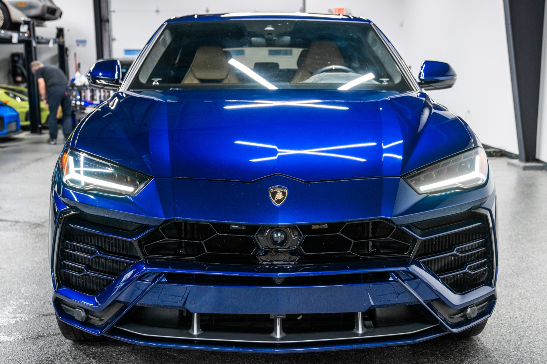 2019 Lamborghini Urus photo 3