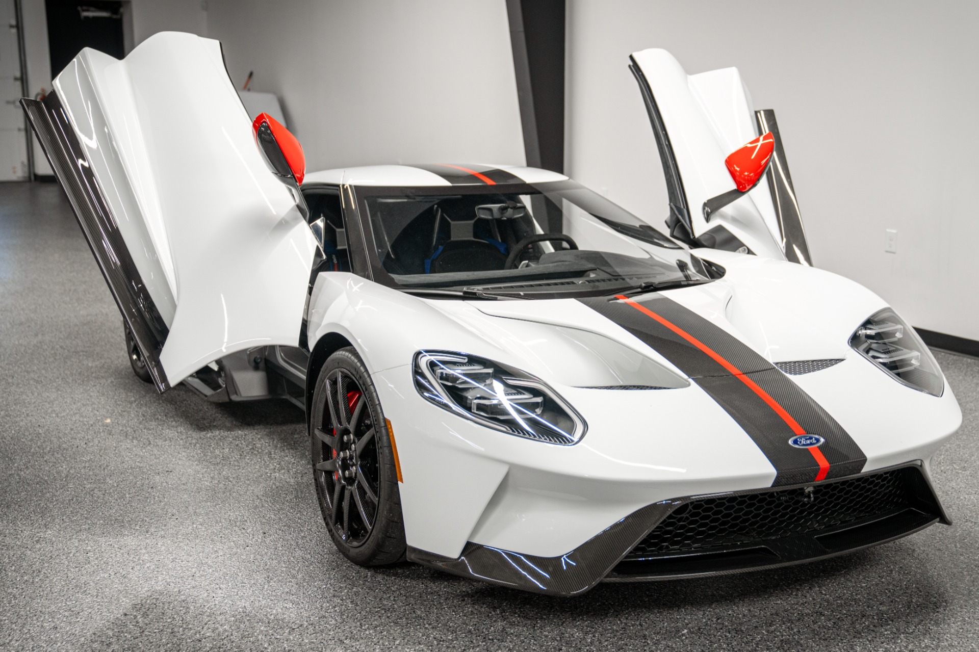 2020 Ford GT photo 2