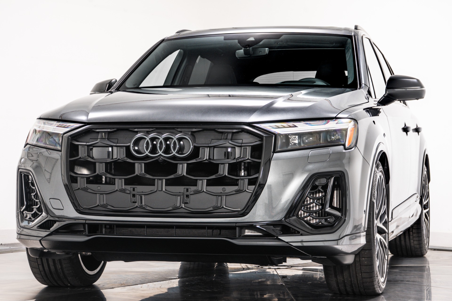 Used 2025 Audi SQ7 4.0T Prestige in Daytona Gray Pearl Effect For
