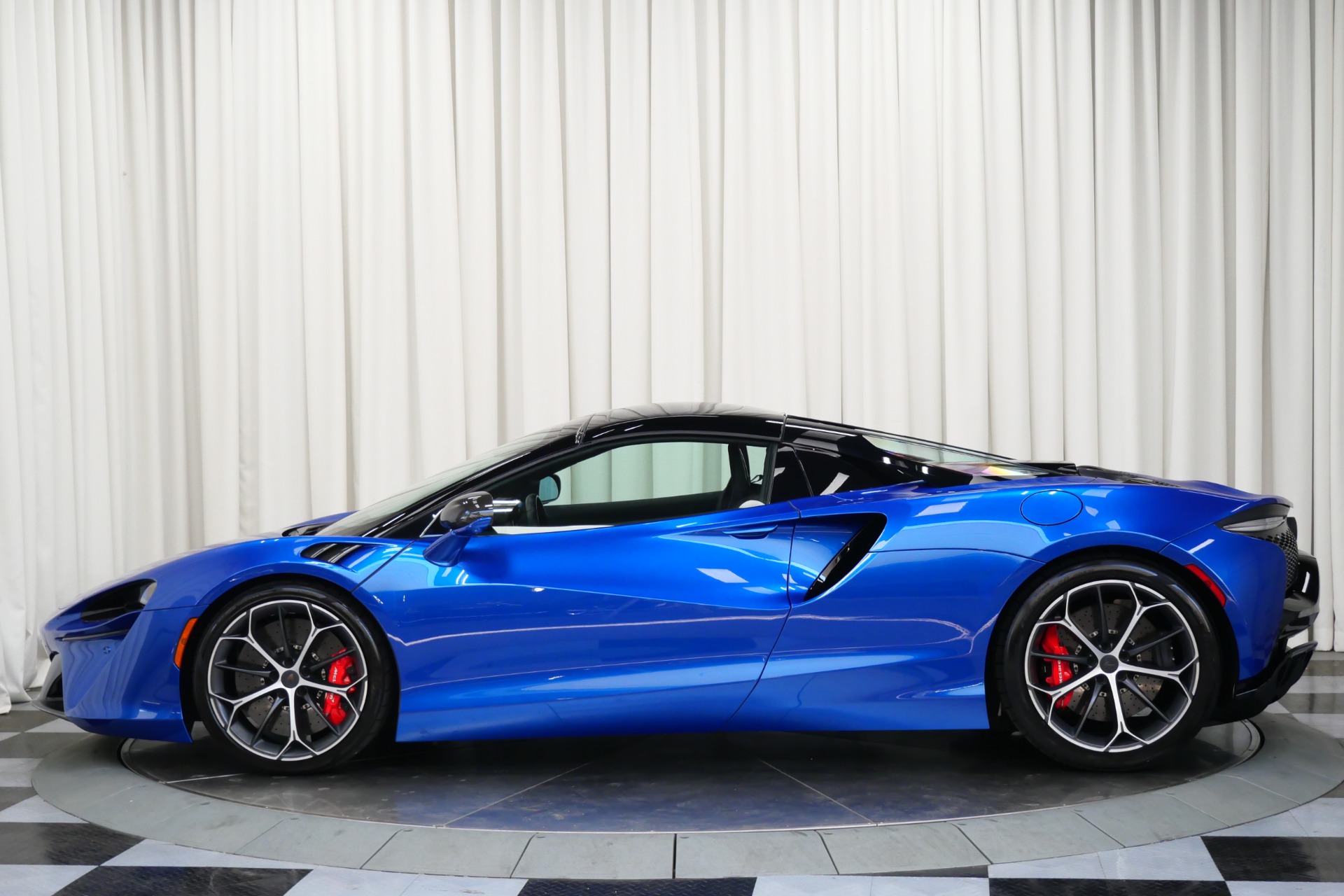 Used 2025 McLaren Artura Spider -Low Miles, Exterior Carbon Fiber