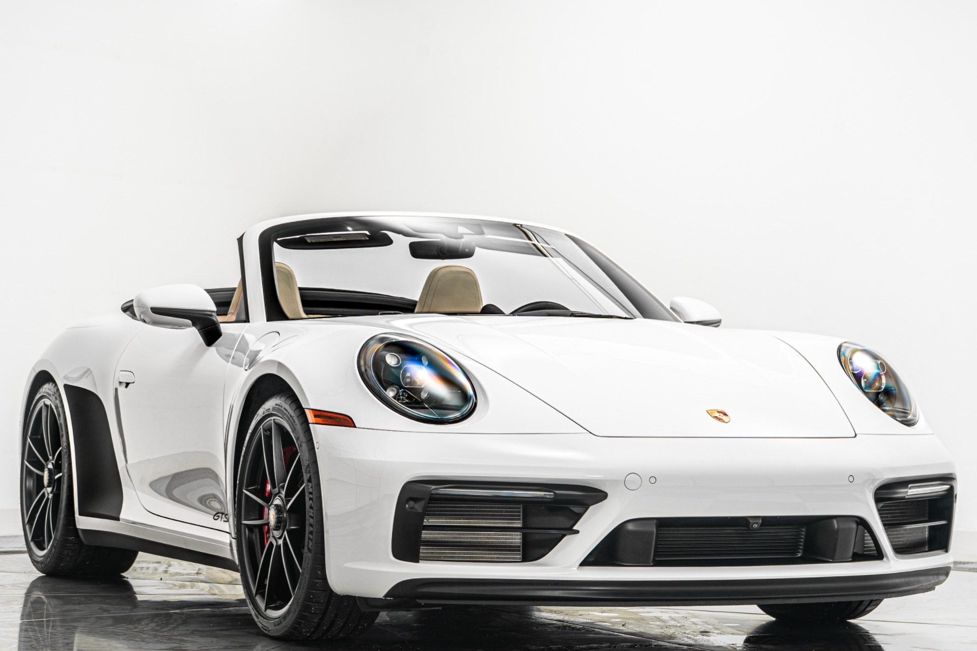 Porsche 911 Carrera 4 GTS Cabriolet - RB Leipzig - Édition Limitée 500
