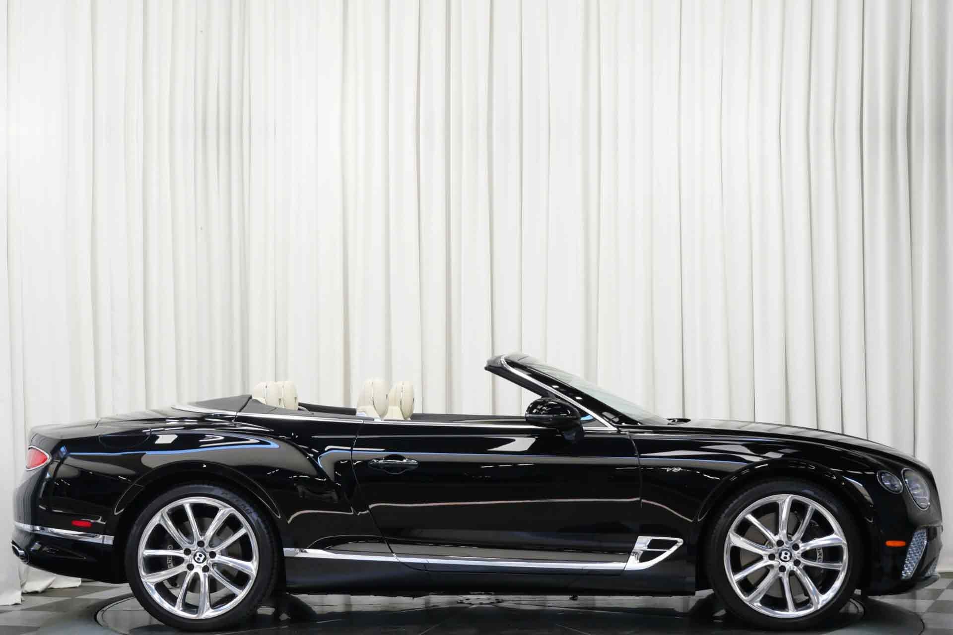 2022 Bentley Continental GTC V8 Mulliner photo 2