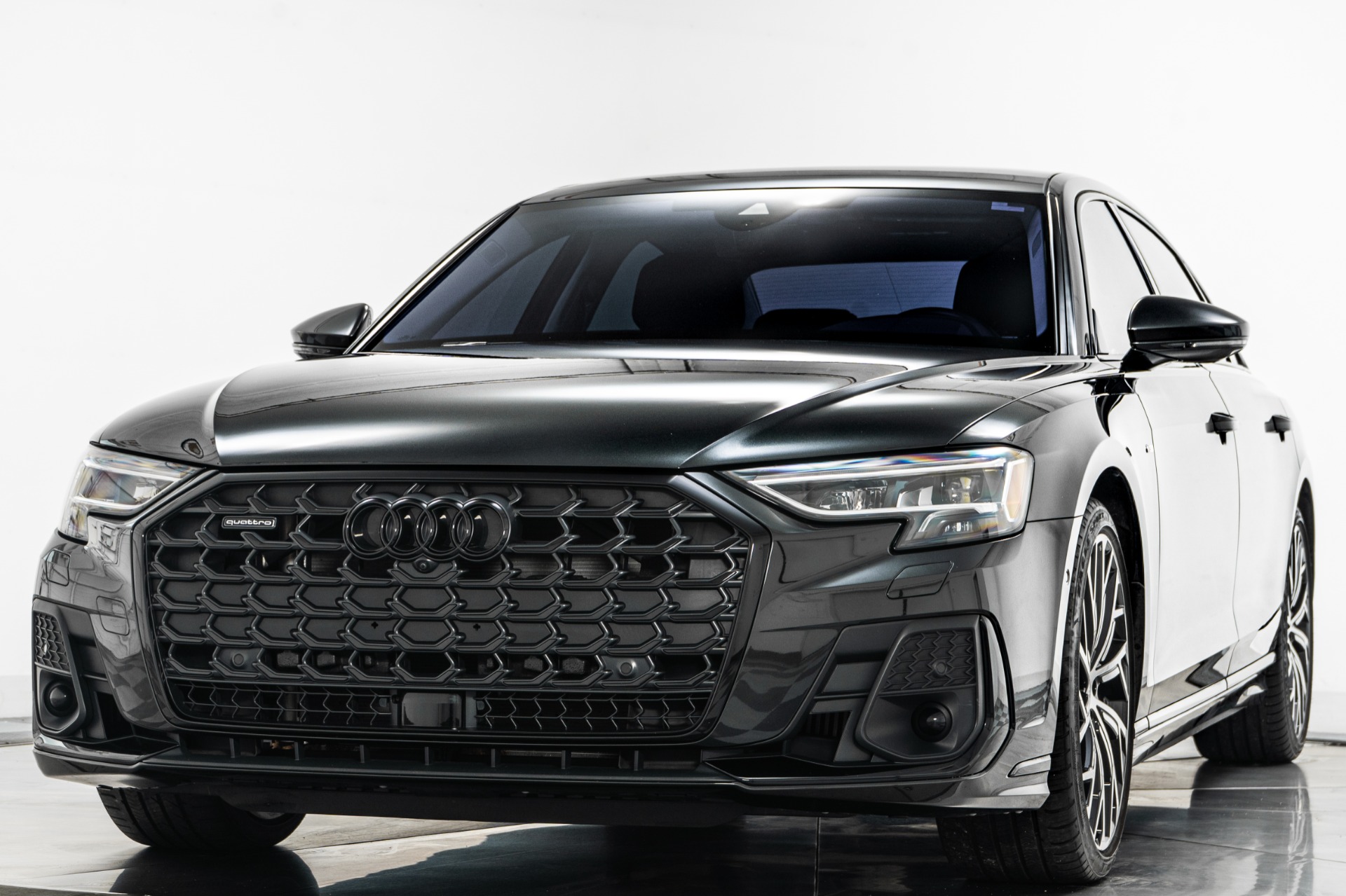 ODIUM blackl ブラックメタル Used 2021 Audi RS Q8 4.0T quattro in Orca Black Metallic For Sale