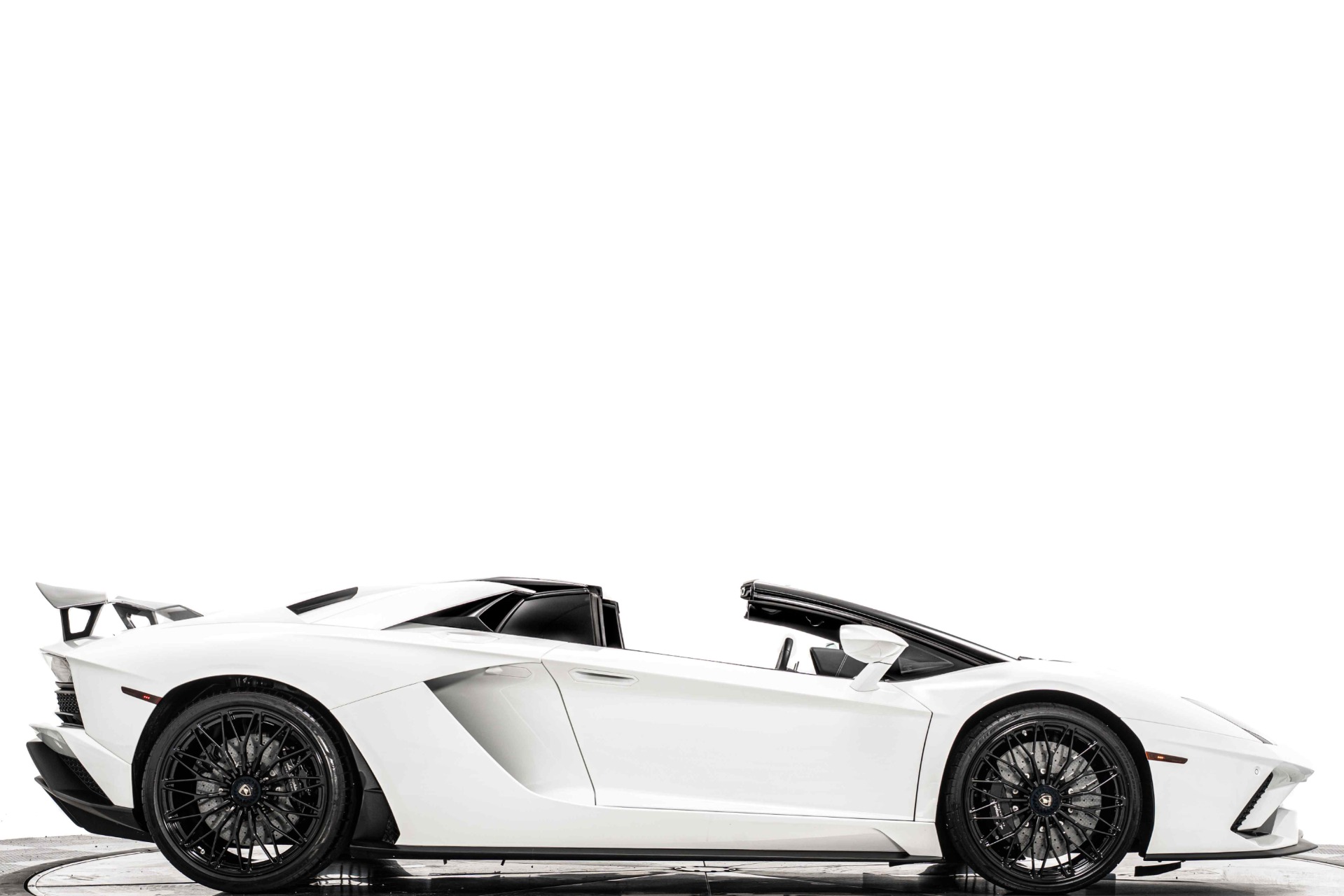 2019 Lamborghini Aventador LP 740-4 Roadster photo 2