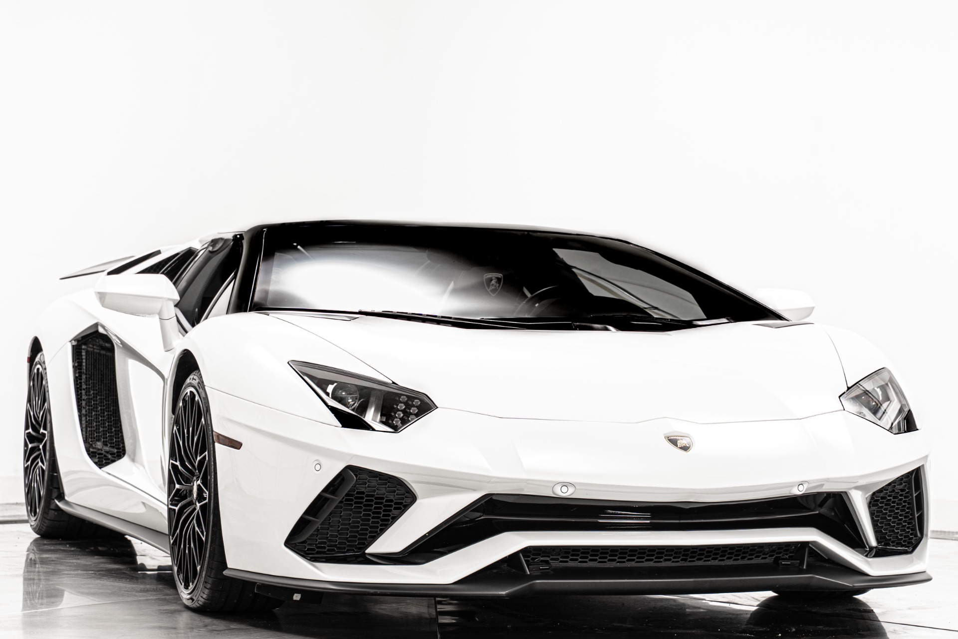 2019 Lamborghini Aventador LP 740-4 Roadster photo 3