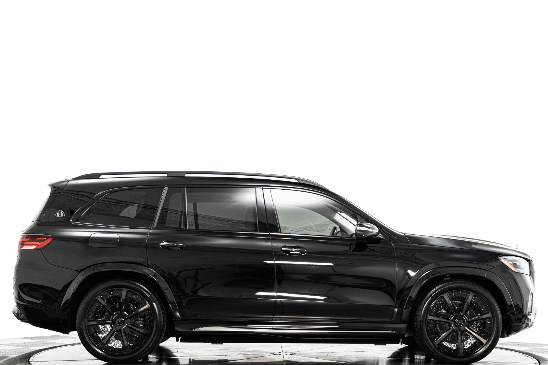 CHI PHÍ LĂN BÁNH XE MAYBACH GLS 600 TẠI THỊ TRƯỜNG VIỆT NAM