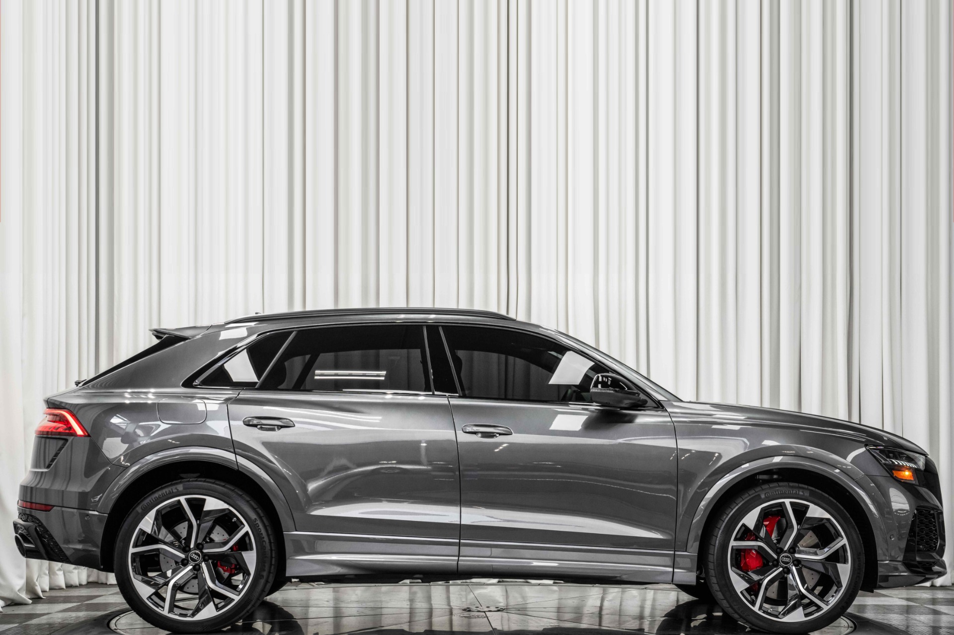 2024 Audi RS Q8 photo 2