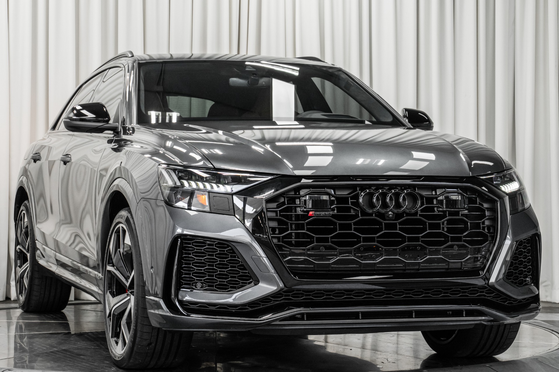 2024 Audi RS Q8 photo 3