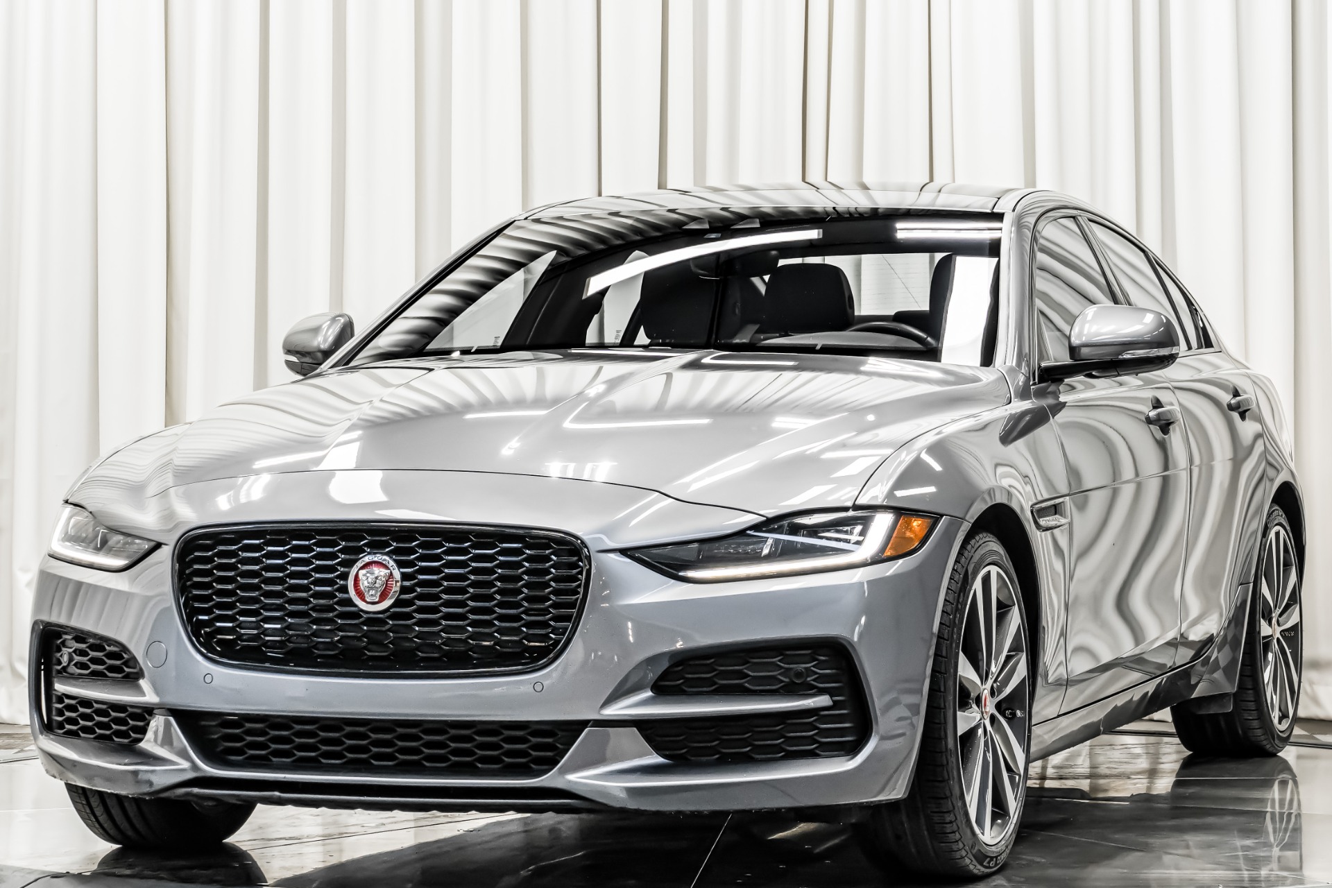 2020 Jaguar XE S photo 4