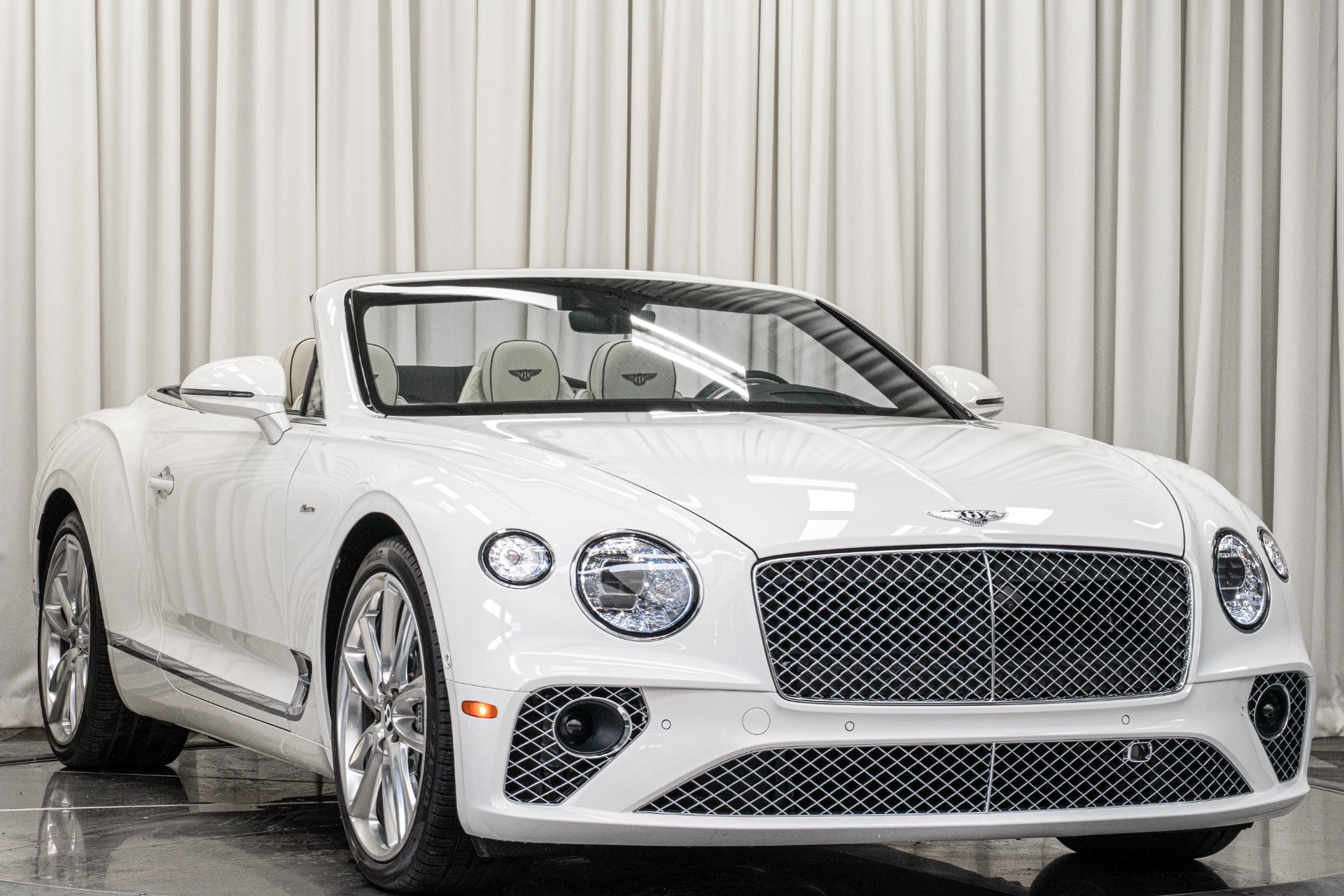 2023 Bentley Continental GTC Azure V8 photo 3