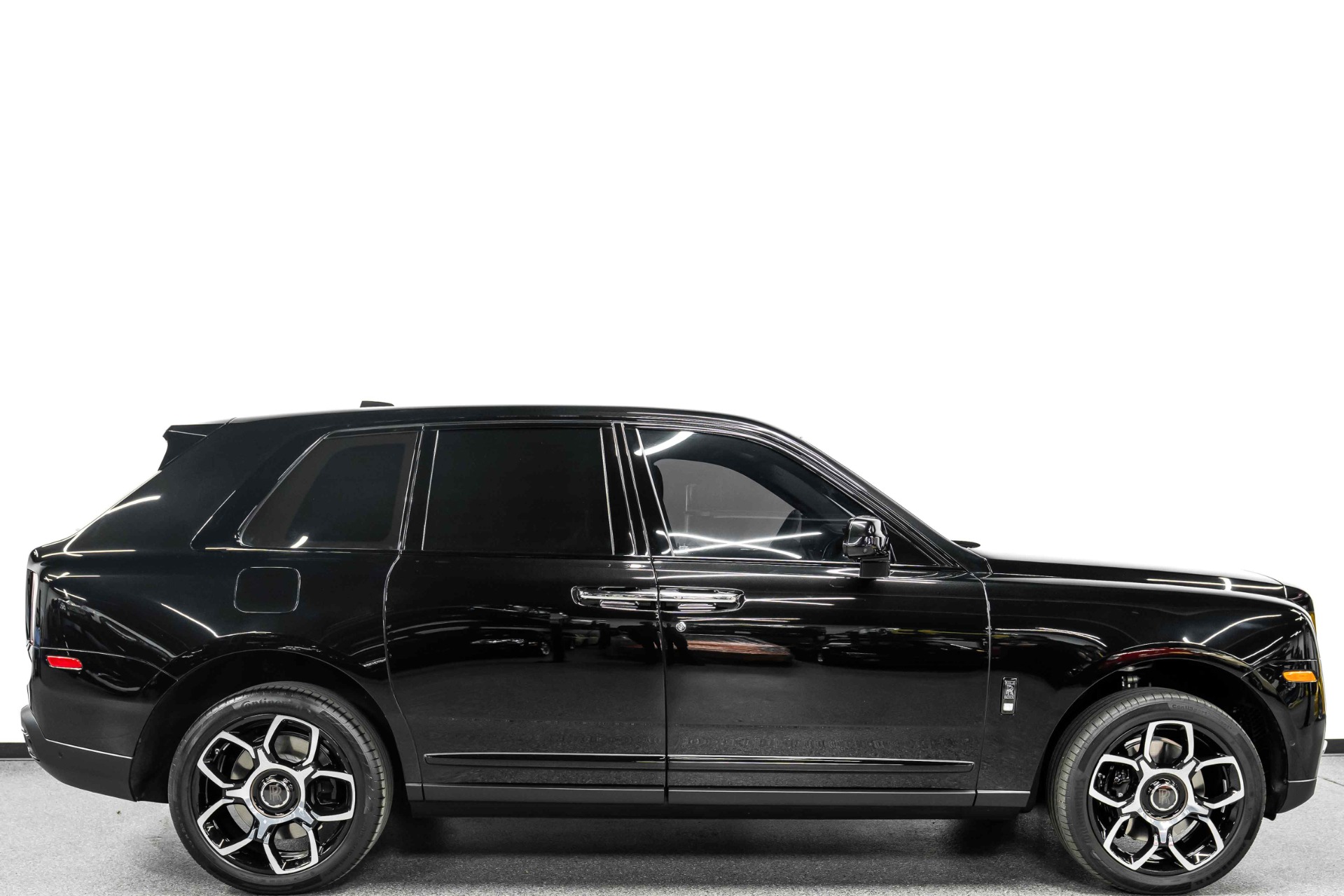 2023 Rolls Royce Cullinan Black Badge photo 2