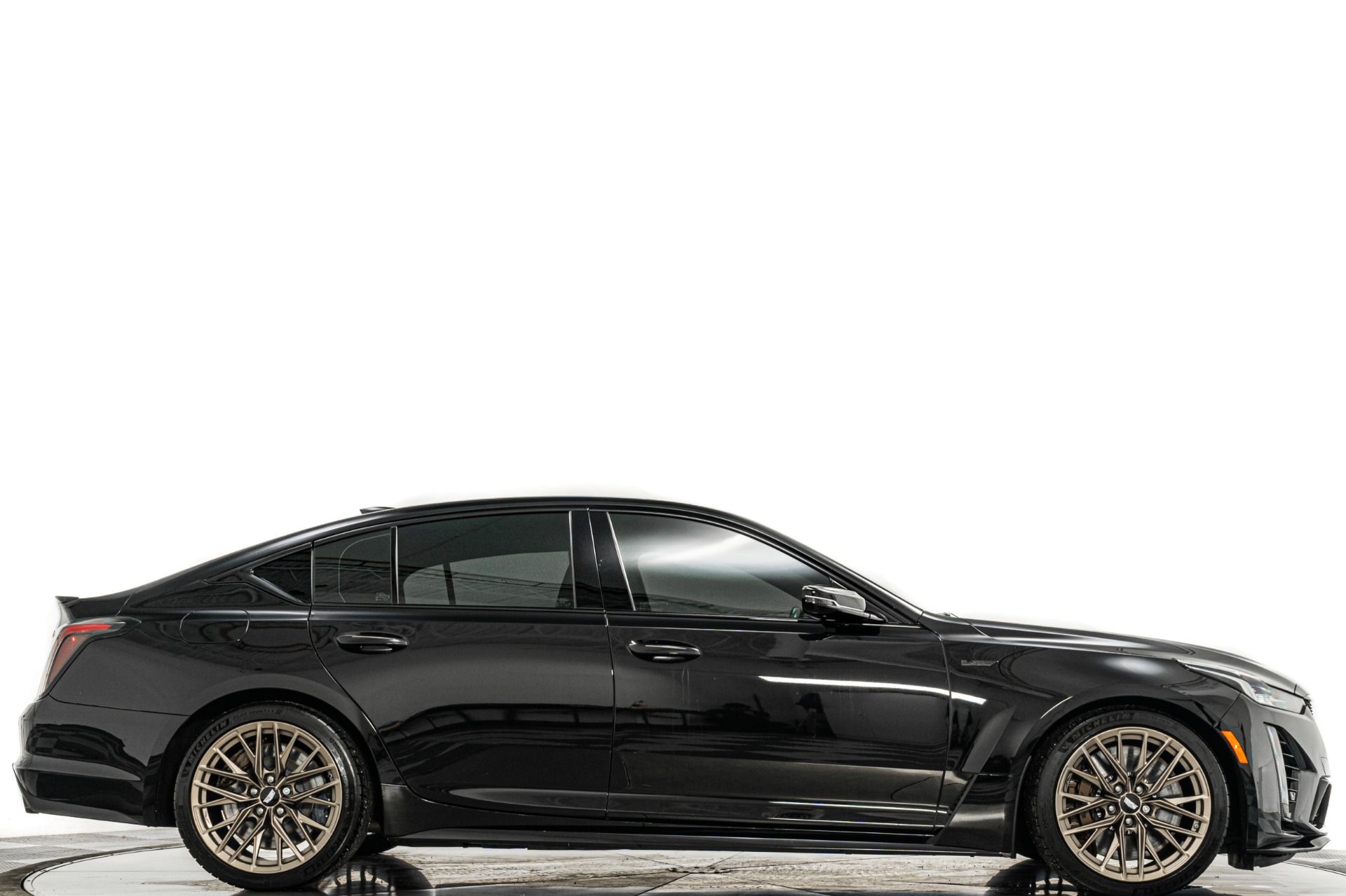 2022 Cadillac CT5 photo 2