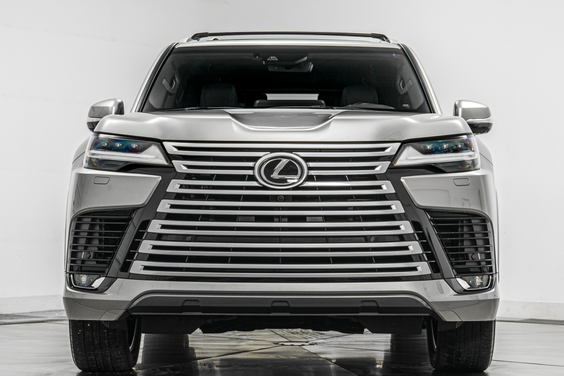 超高級エクスキュートシルバー Used 2023 Lexus LX 600 Luxury -Rear Seat Entertainment, Active