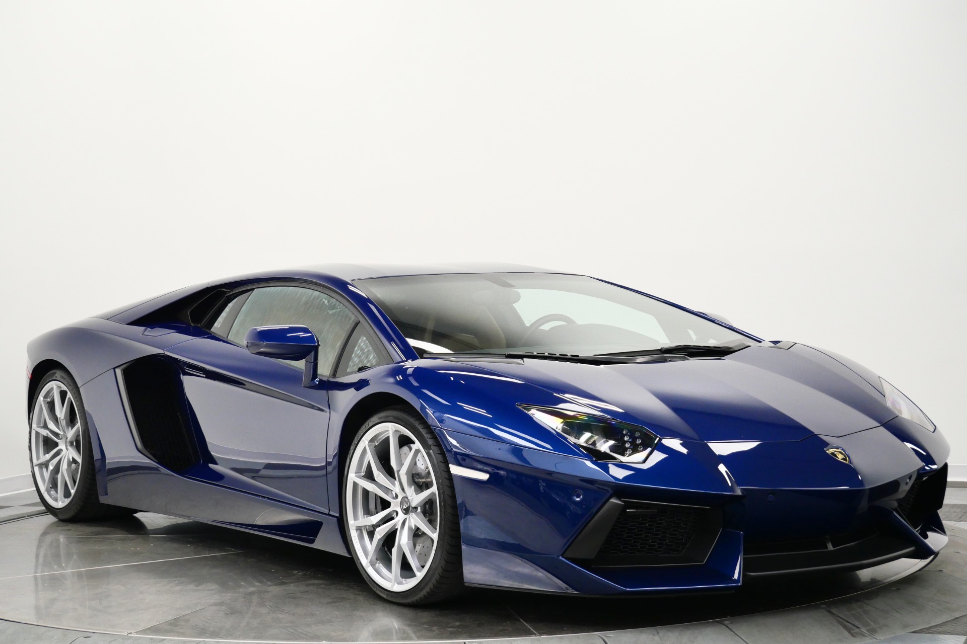 Used 2014 Lamborghini Aventador LP 700-4 -Beautiful Color