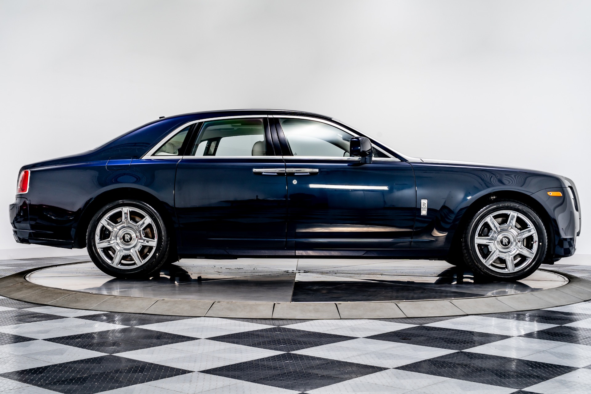 Mua bán RollsRoyce Ghost 2011 giá 8 tỉ 900 triệu  2984395