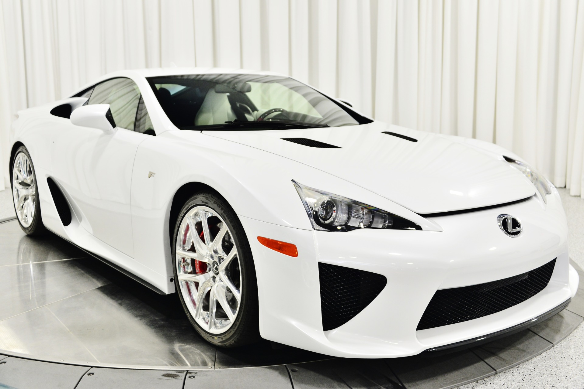 LEXUS　LFA Extremely Rare Lexus LFA Has Barely Been Driven