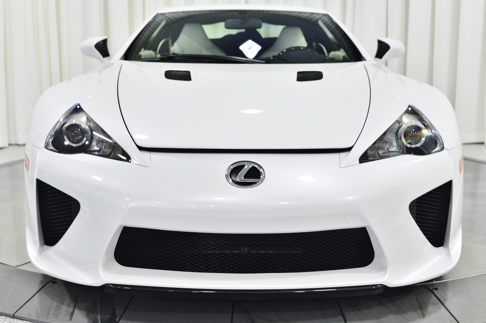 レクサス LFA ホワイト 2012 Lexus LFA | Monterey 2018 | RM Sotheby's