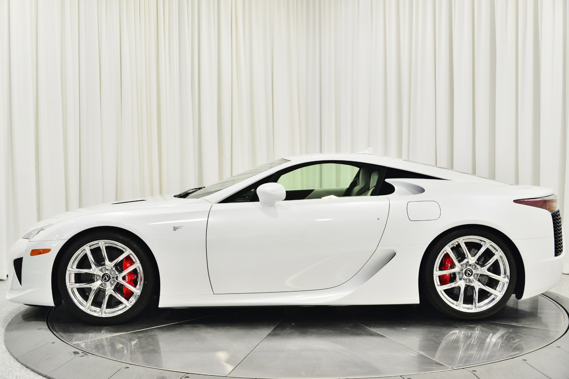 レクサス LFA ホワイト 2012 Lexus LFA | Monterey 2023 | RM Sotheby's