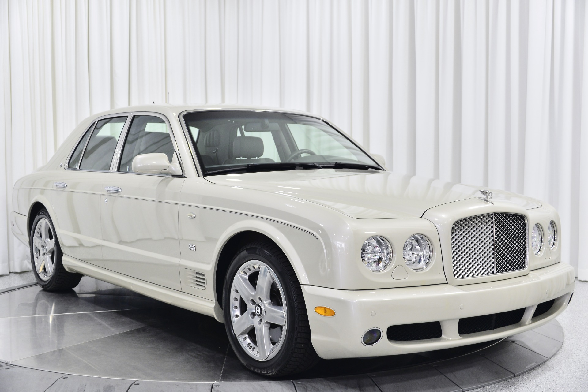 Used 2007 Bentley Arnage T in Porcelain For Sale (Sold) | Marshall