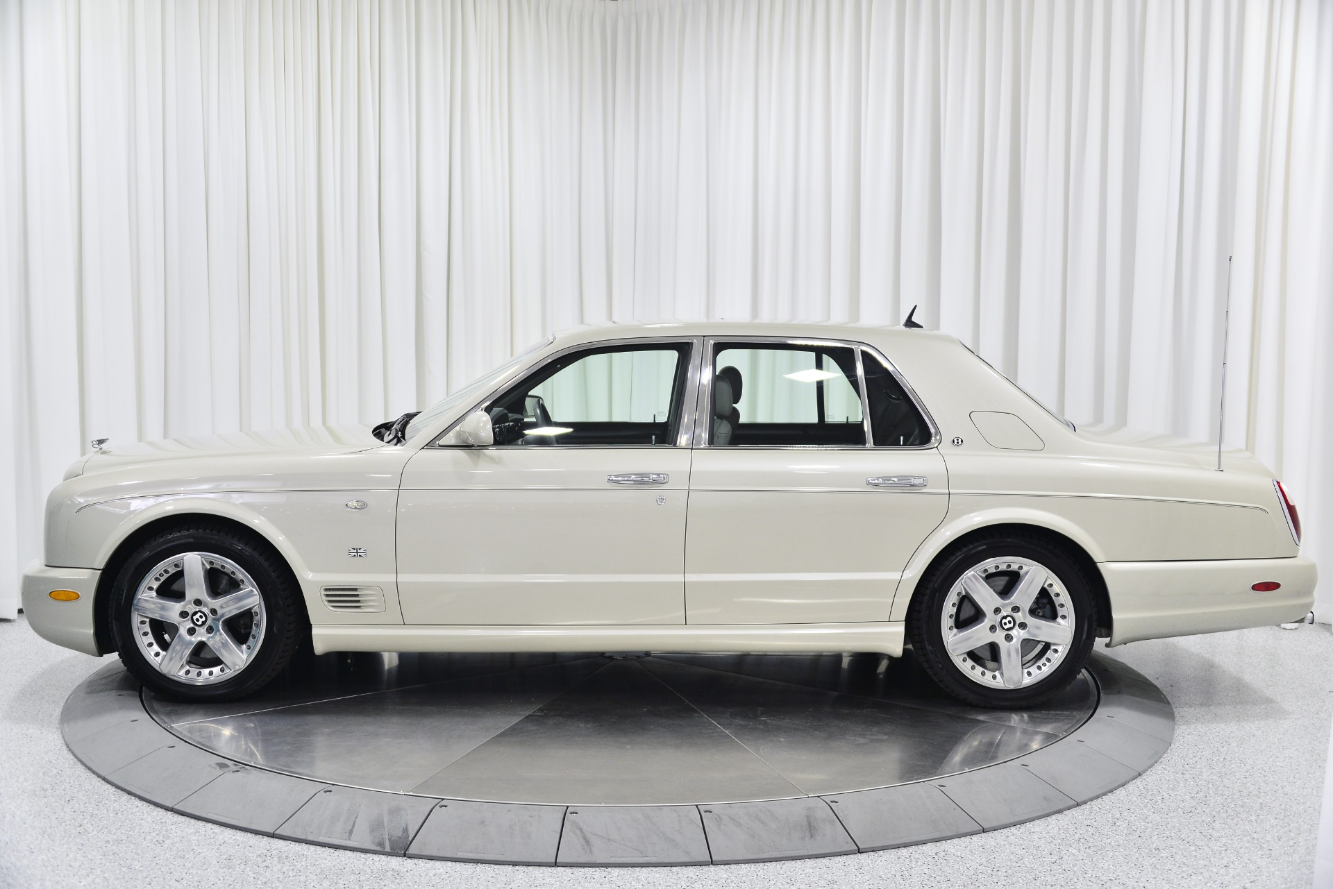 Used 2007 Bentley Arnage T in Porcelain For Sale (Sold) | Marshall