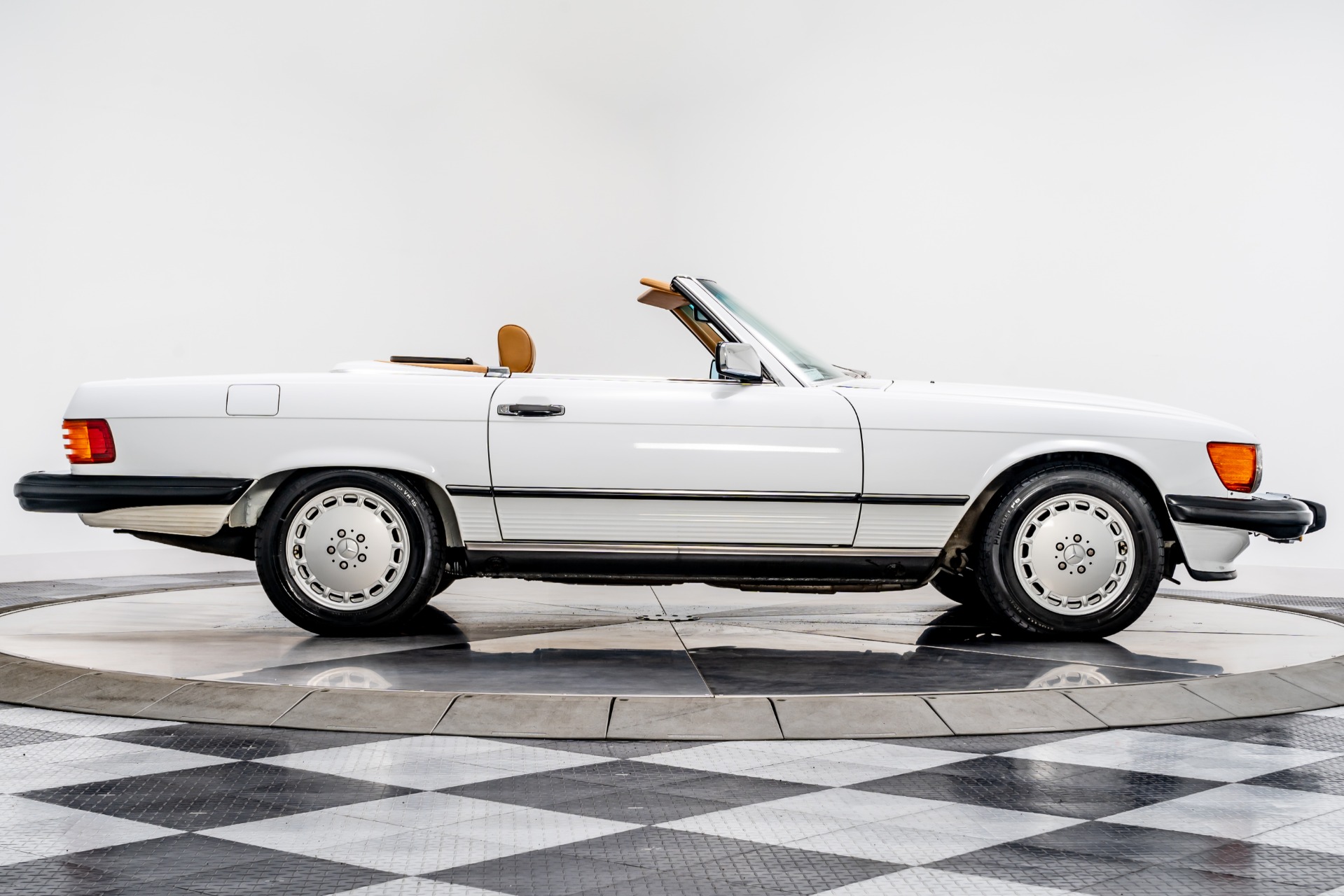 Used 19 Mercedes Benz 560 Sl For Sale 78 900 Marshall Goldman Motor Sales Stock W560slwp