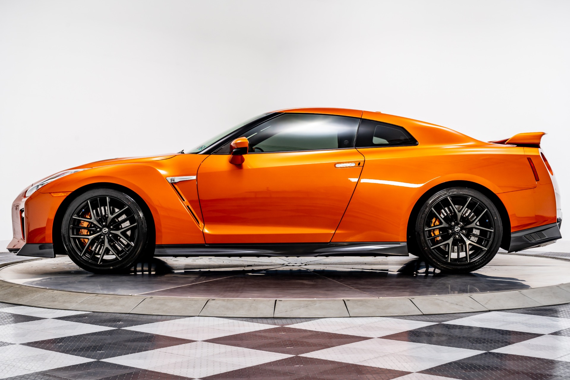 オレンジGT-R Used 2017 Nissan GT-R Premium in Blaze Metallic For