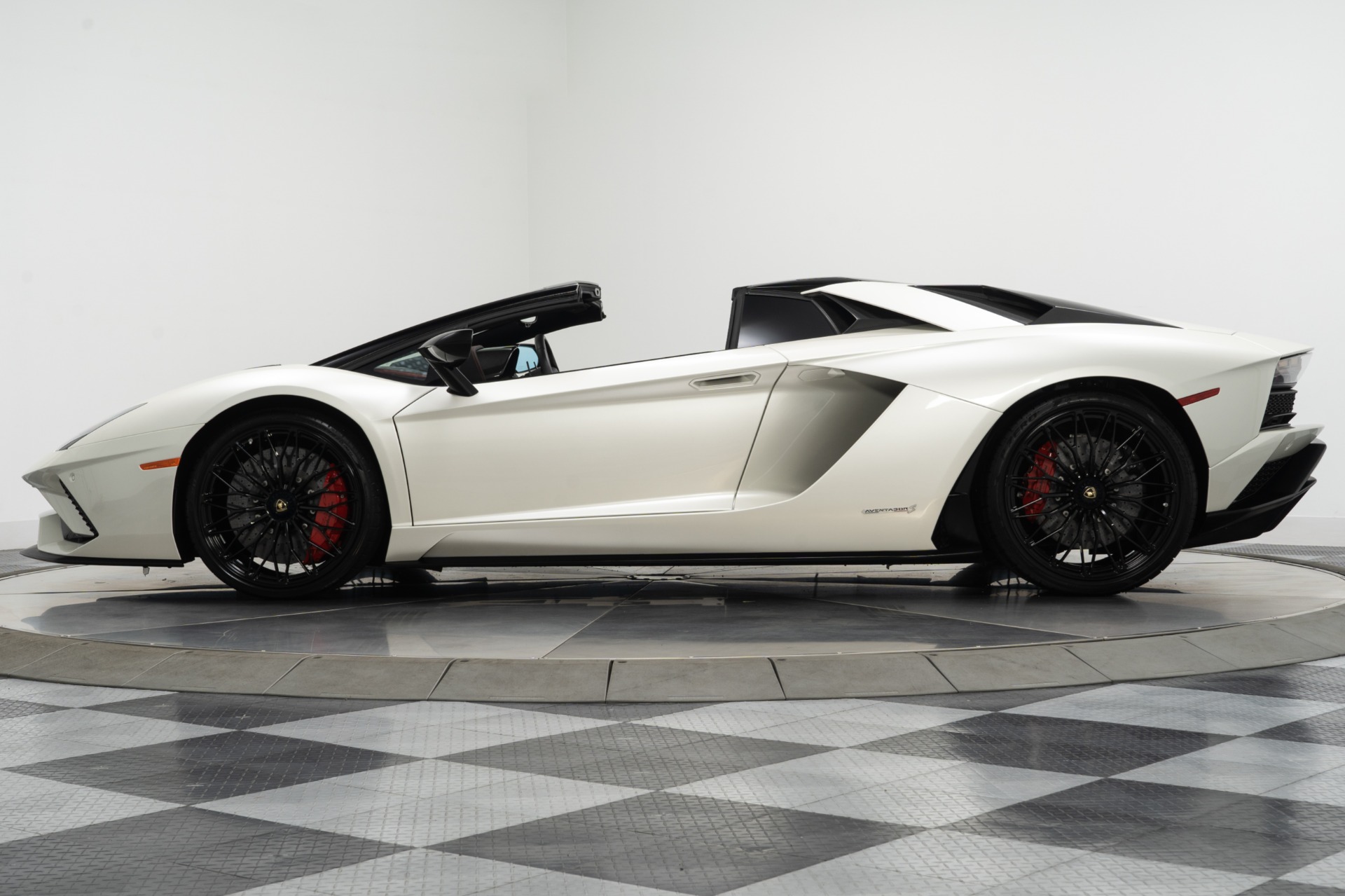 D&GLB★PERFORMANCE AVENTADOR 2.0 ROADSTER 2022 Lamborghini Aventador Convertible Digital Showroom