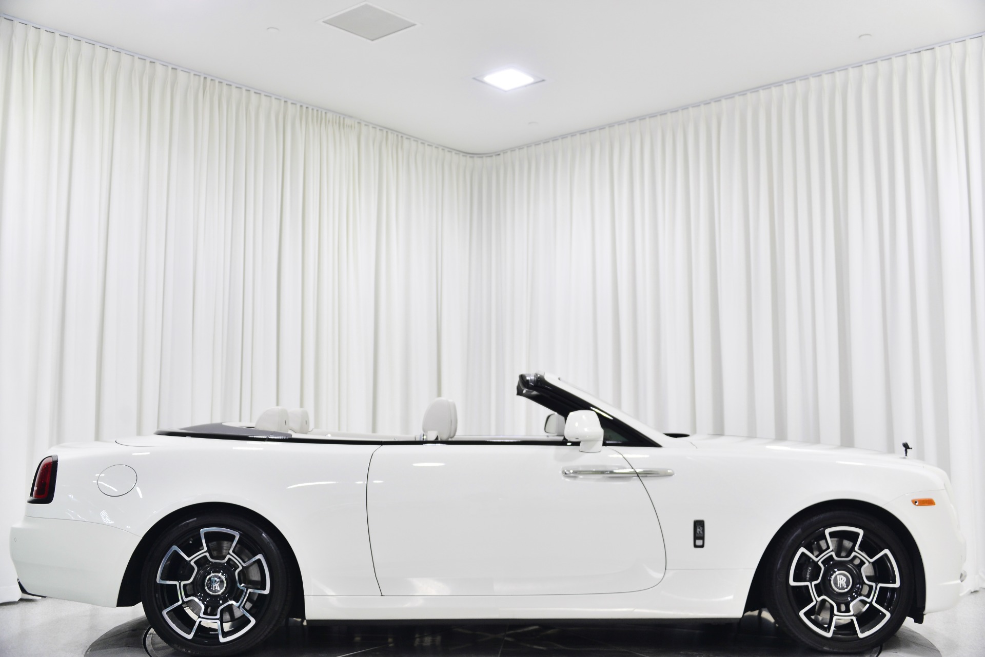 Used 2019 RollsRoyce Dawn For Sale at OGara Coach Beverly Hills  VIN  SCA666D5XKU118111